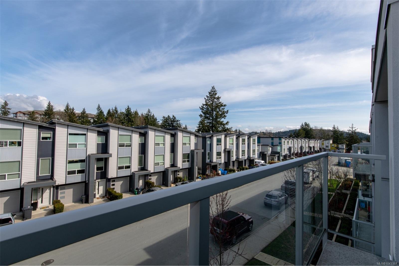950 Whirlaway Cres #318