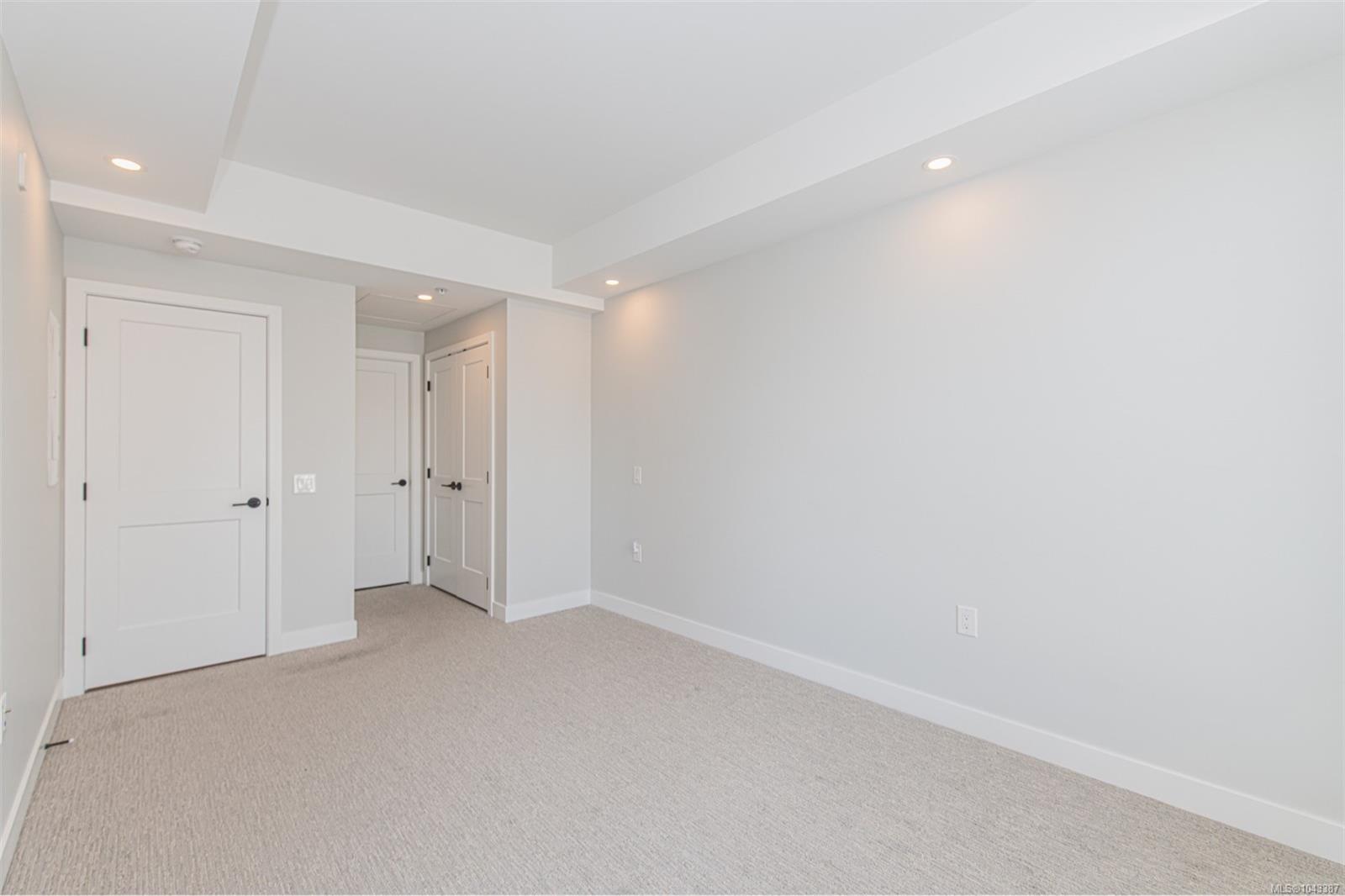 950 Whirlaway Cres #318