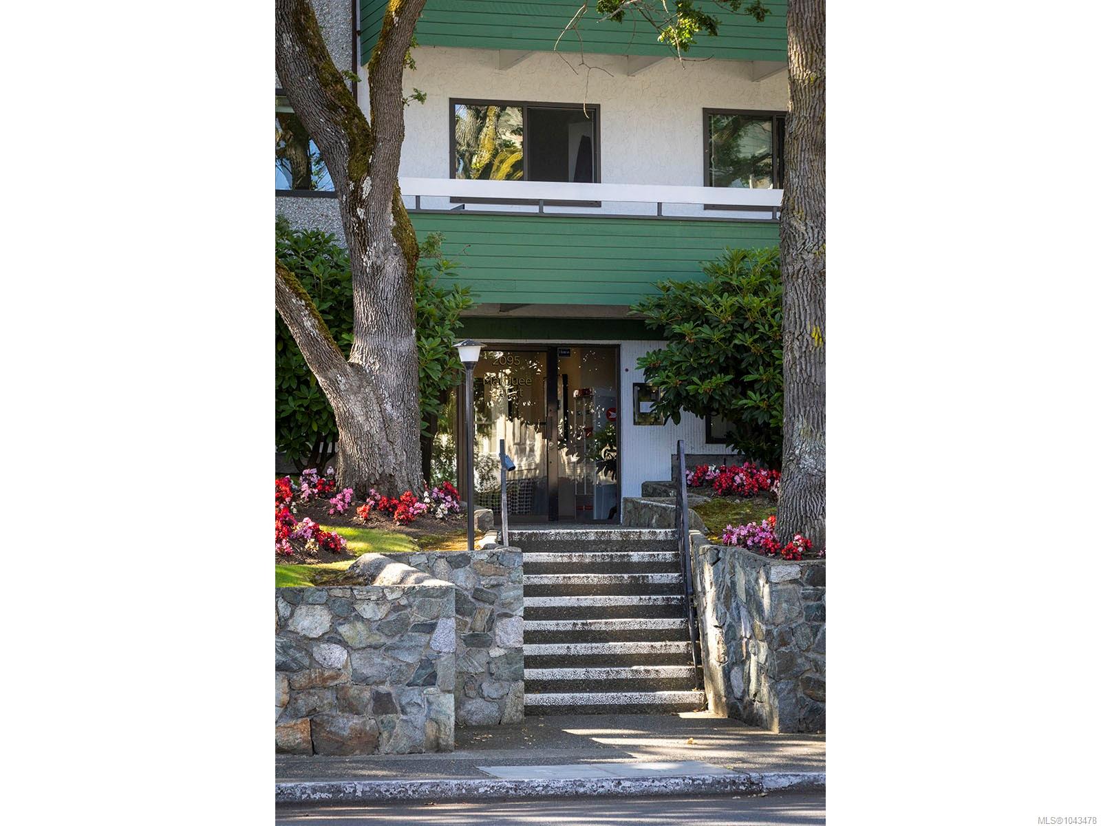 2095 Oak Bay Ave Unit: #307