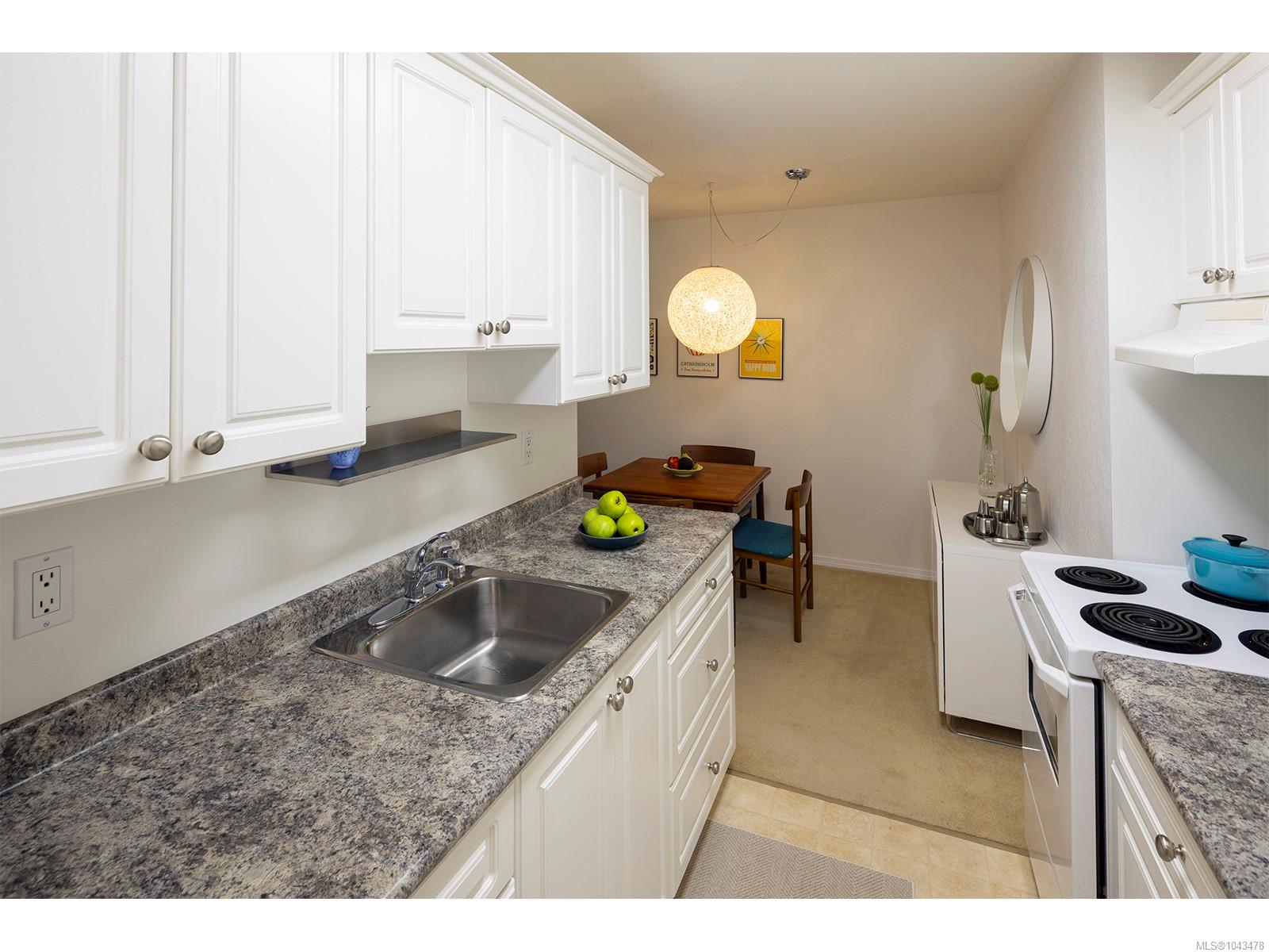 2095 Oak Bay Ave Unit: #307
