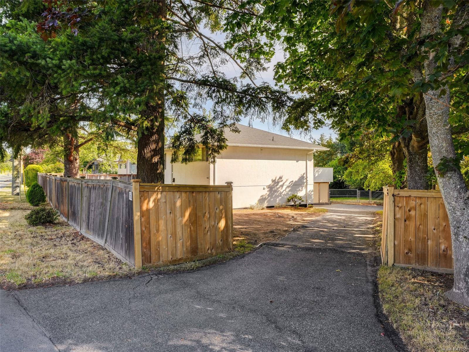 1960 Grandview Dr