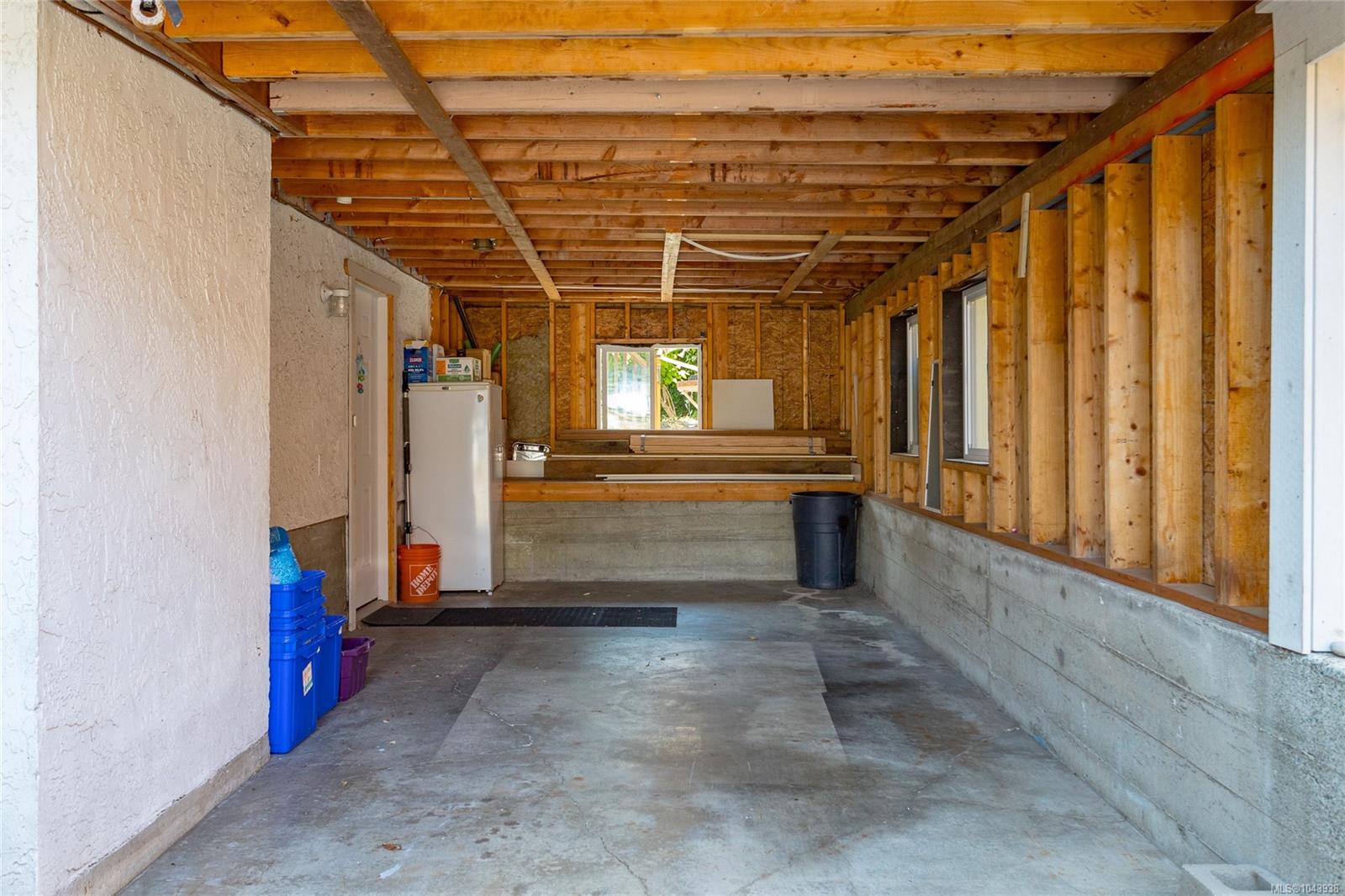 1327 Justine Pl