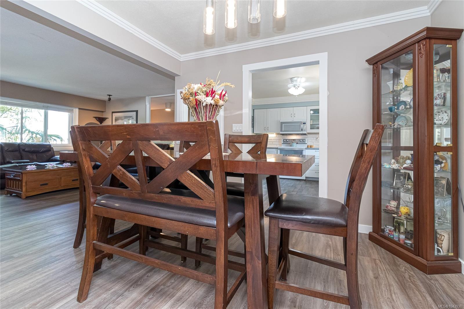 1327 Justine Pl