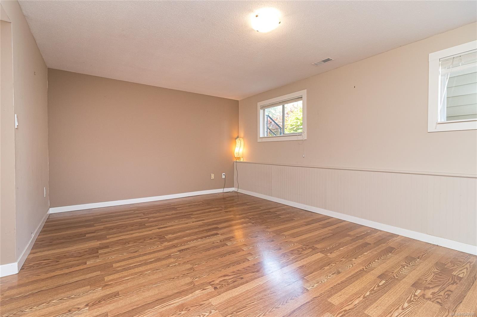 1327 Justine Pl