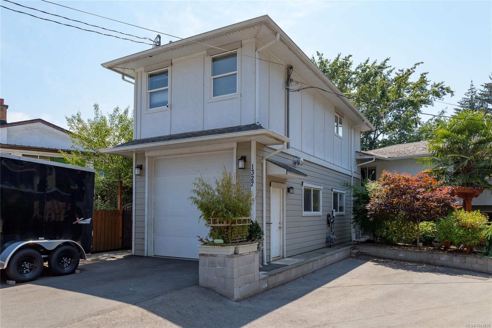 1327 Justine Pl