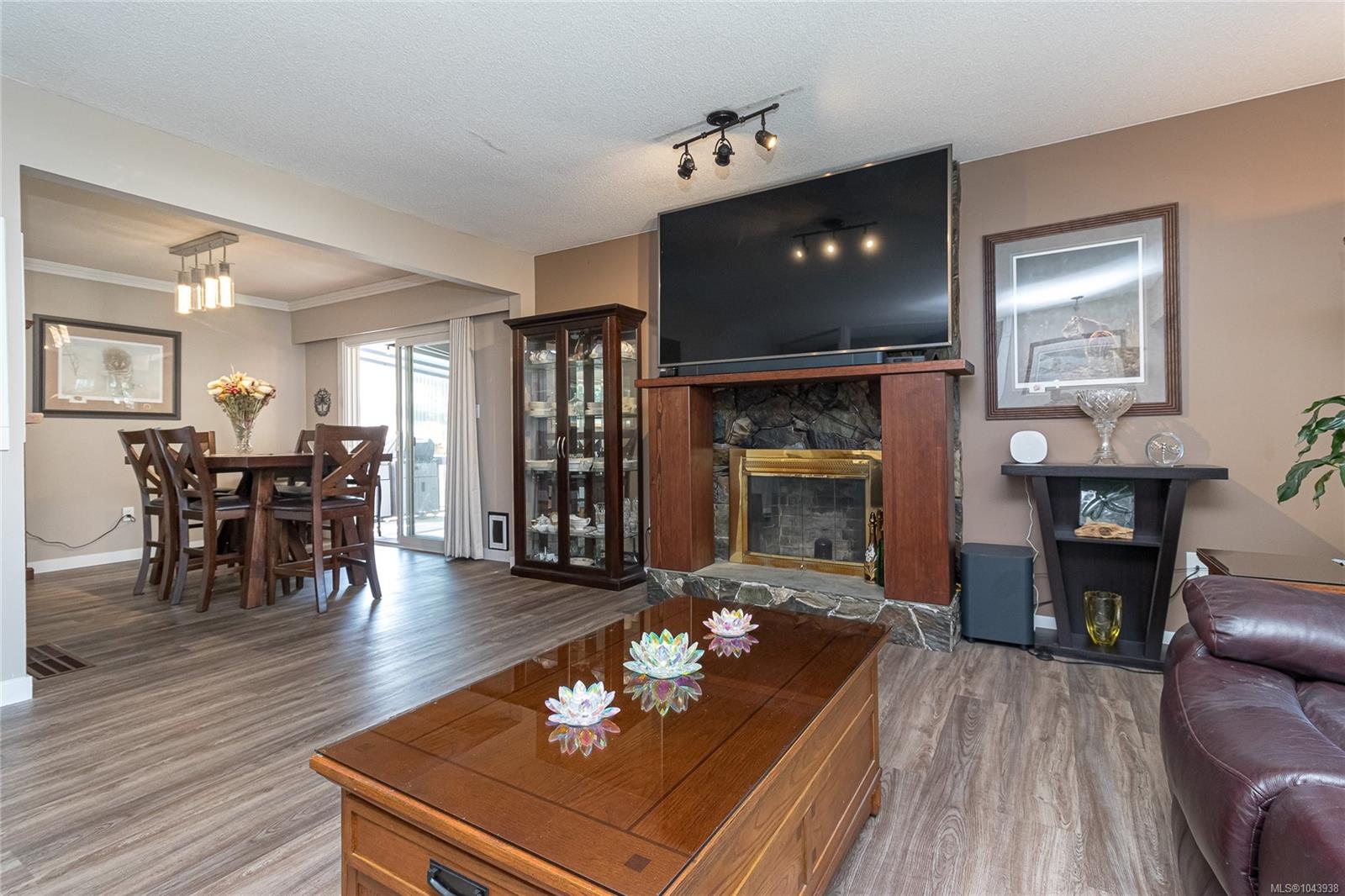 1327 Justine Pl