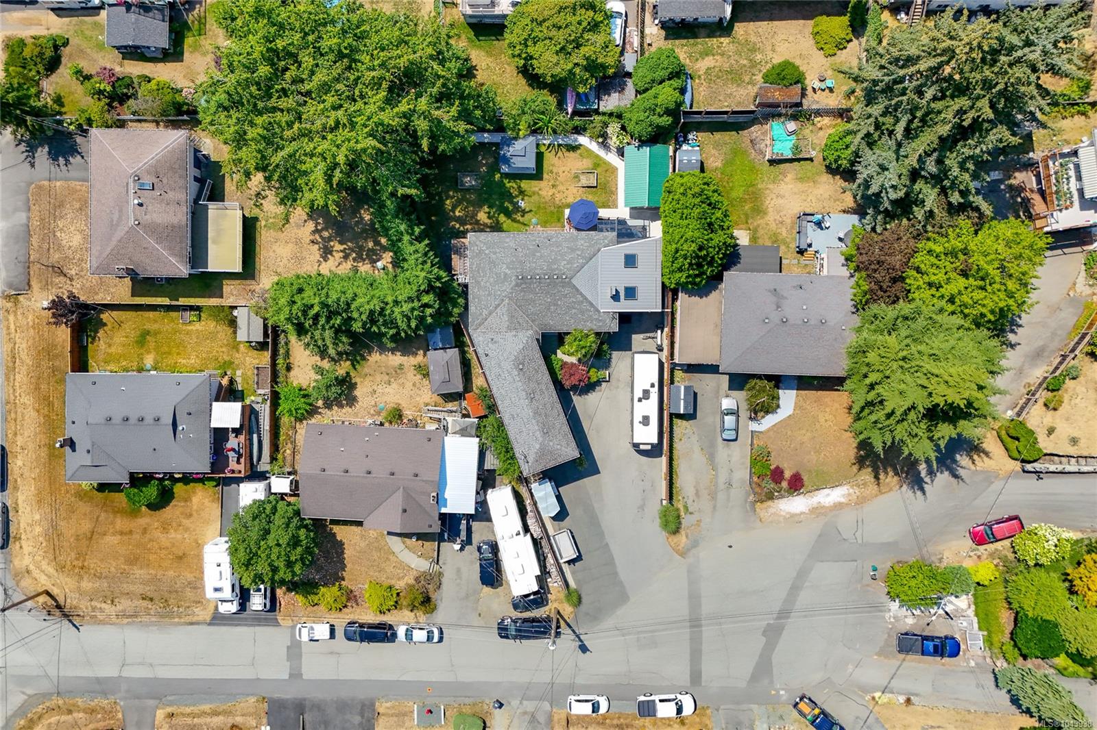 1327 Justine Pl