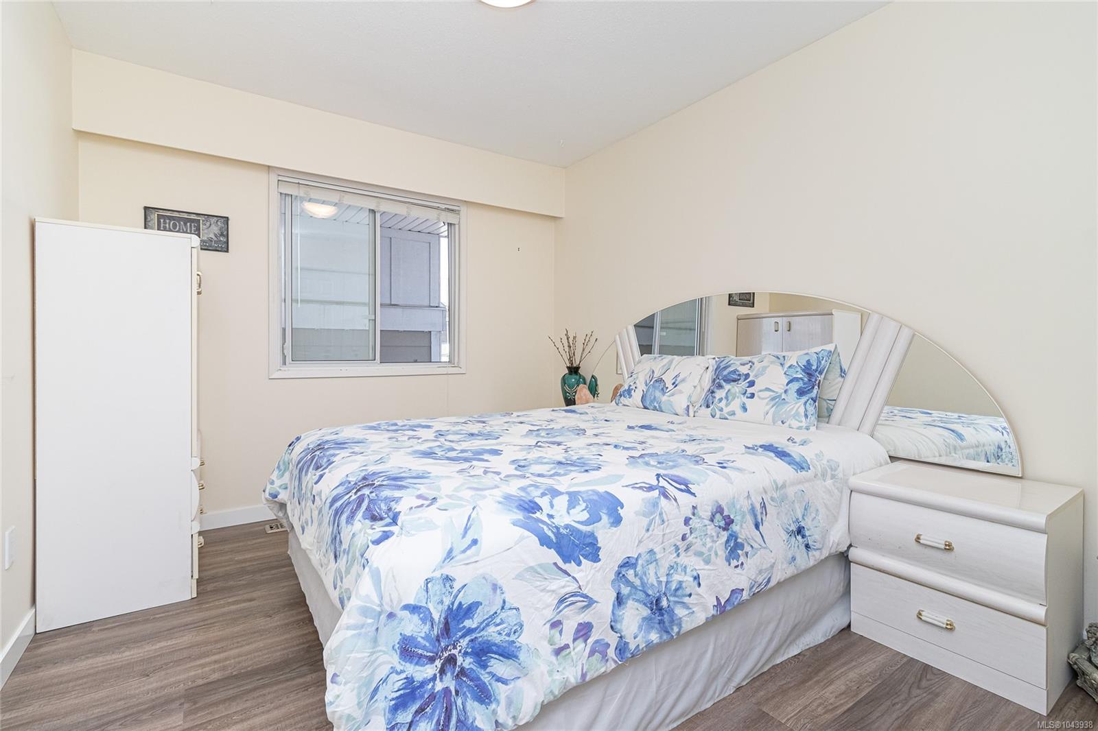 1327 Justine Pl