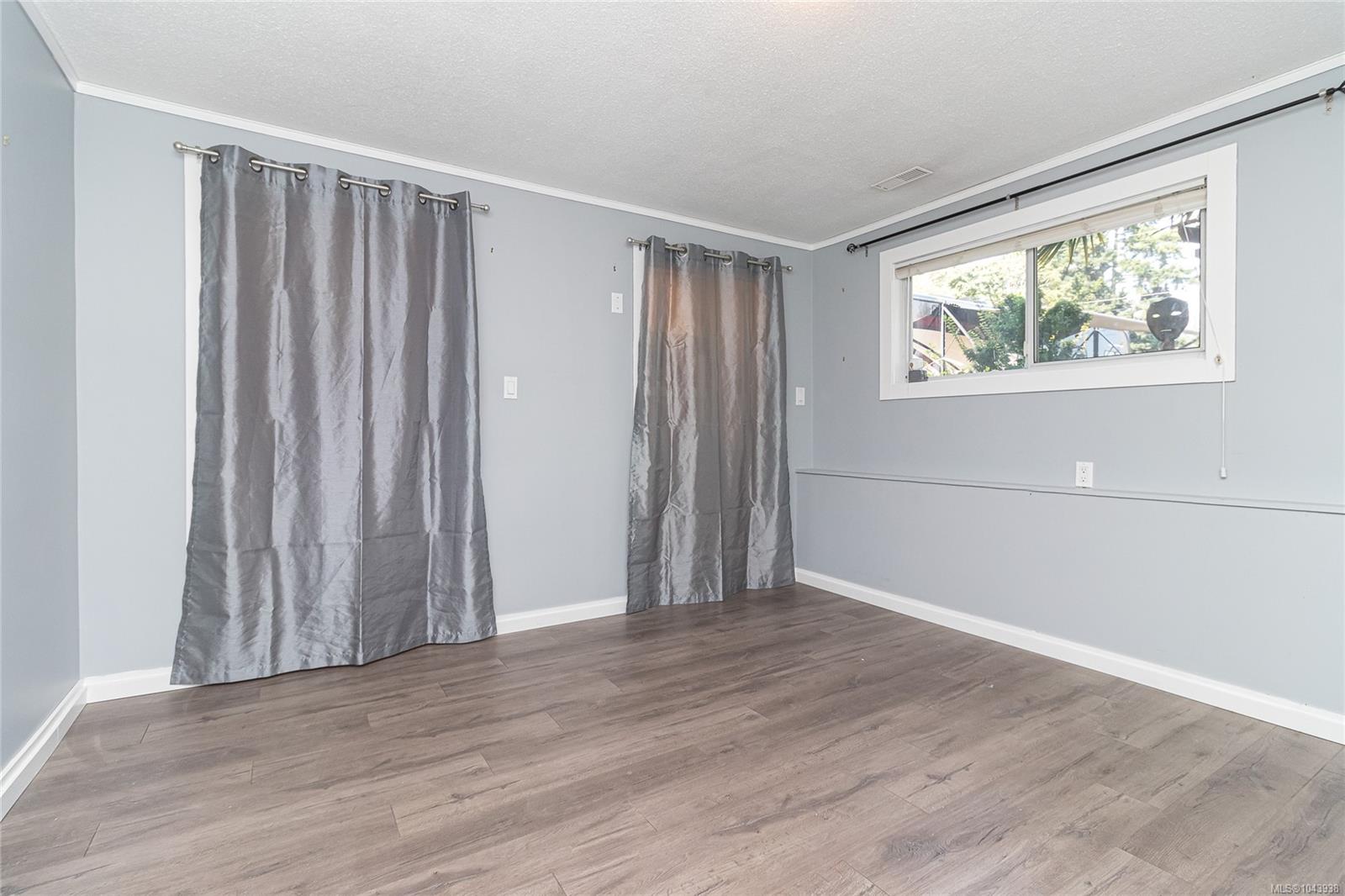 1327 Justine Pl