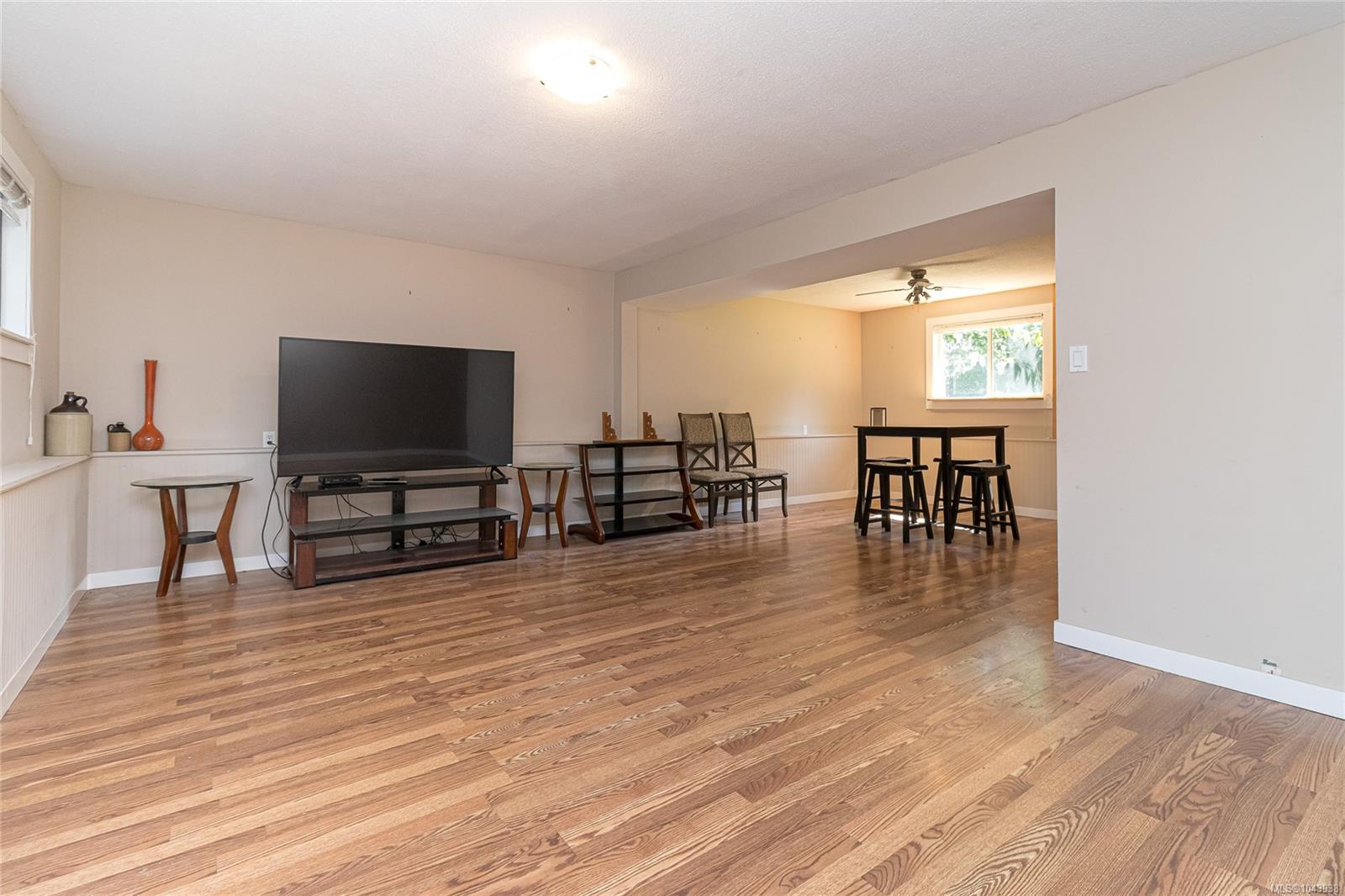 1327 Justine Pl