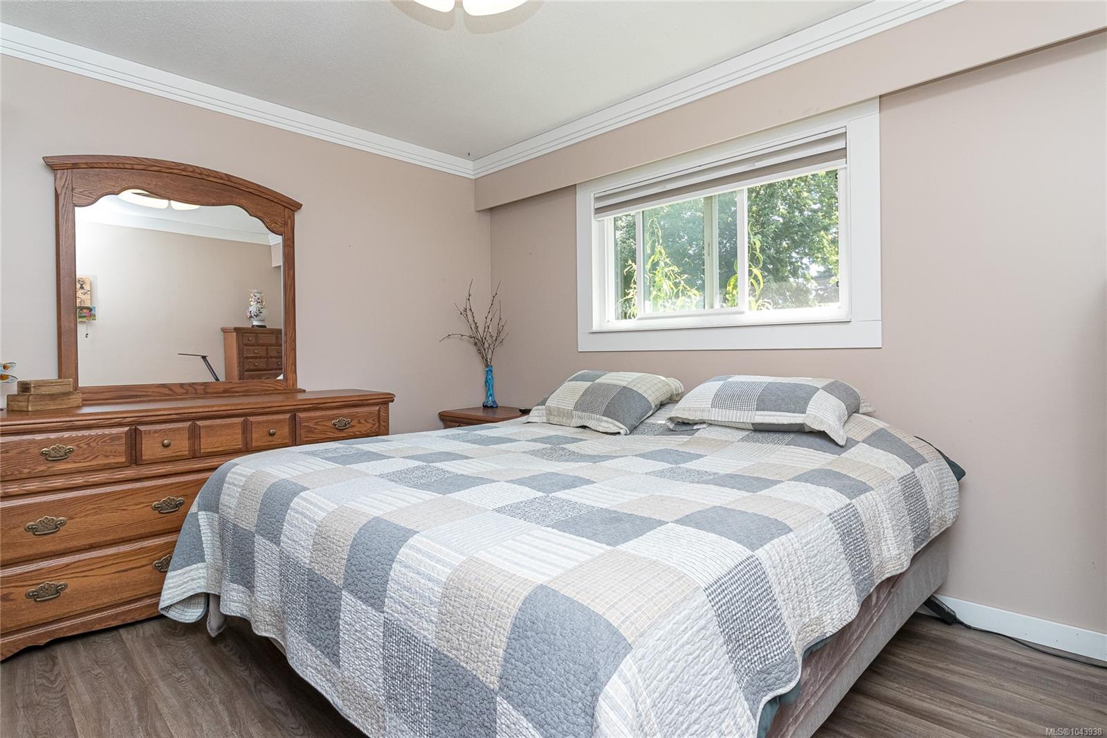 1327 Justine Pl