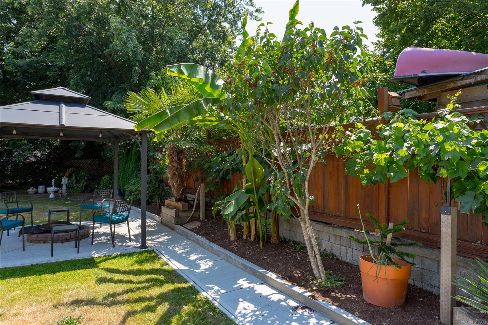 1327 Justine Pl