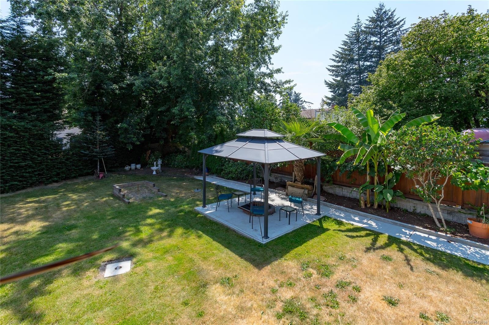 1327 Justine Pl