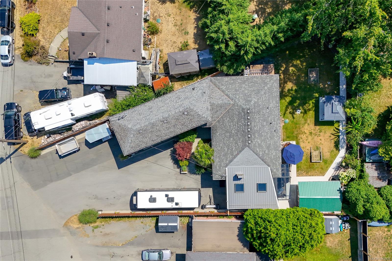 1327 Justine Pl