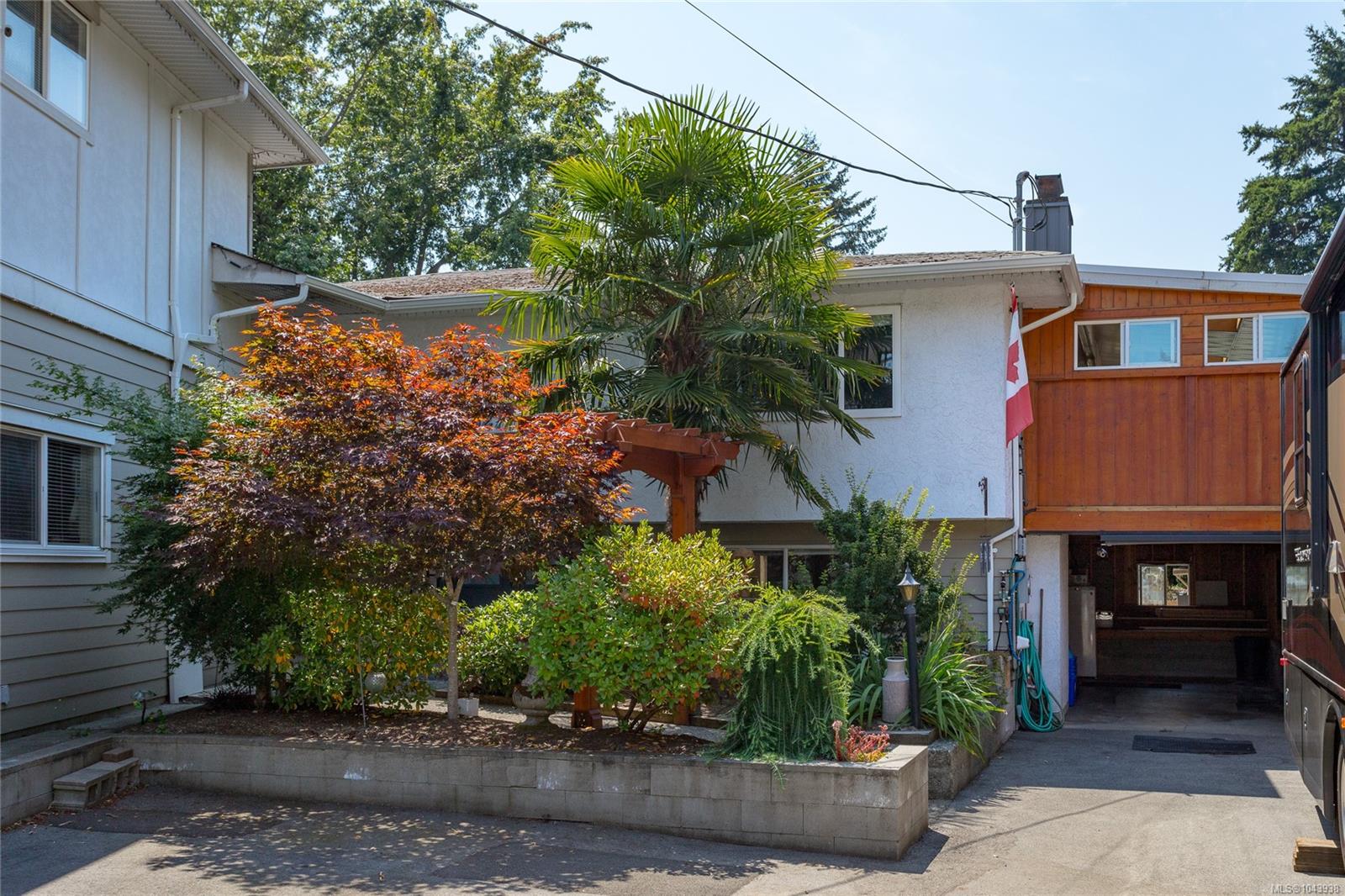 1327 Justine Pl