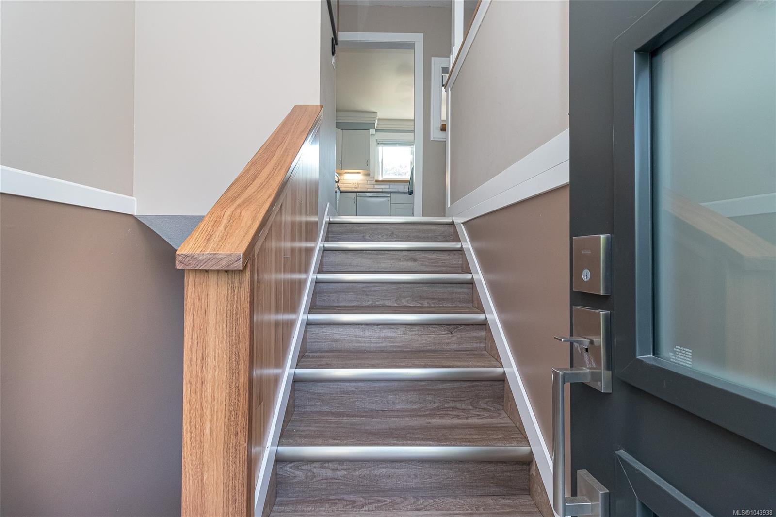 1327 Justine Pl