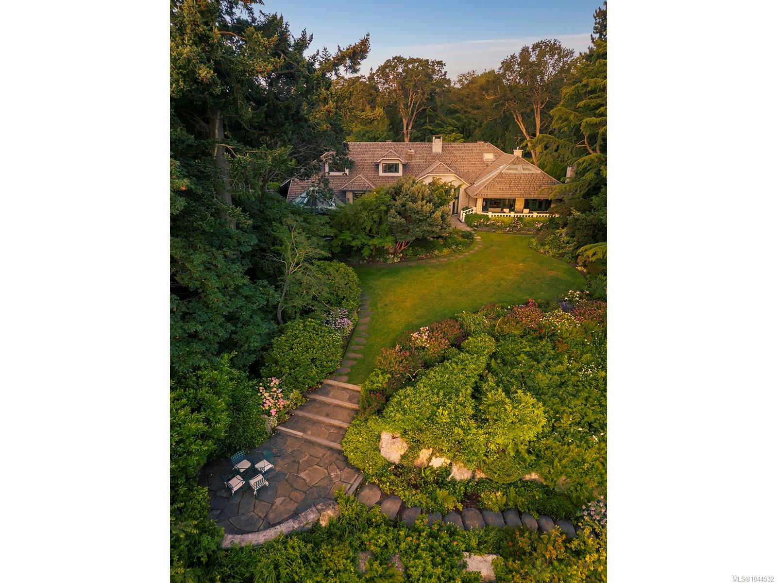 3445 Beach Dr
