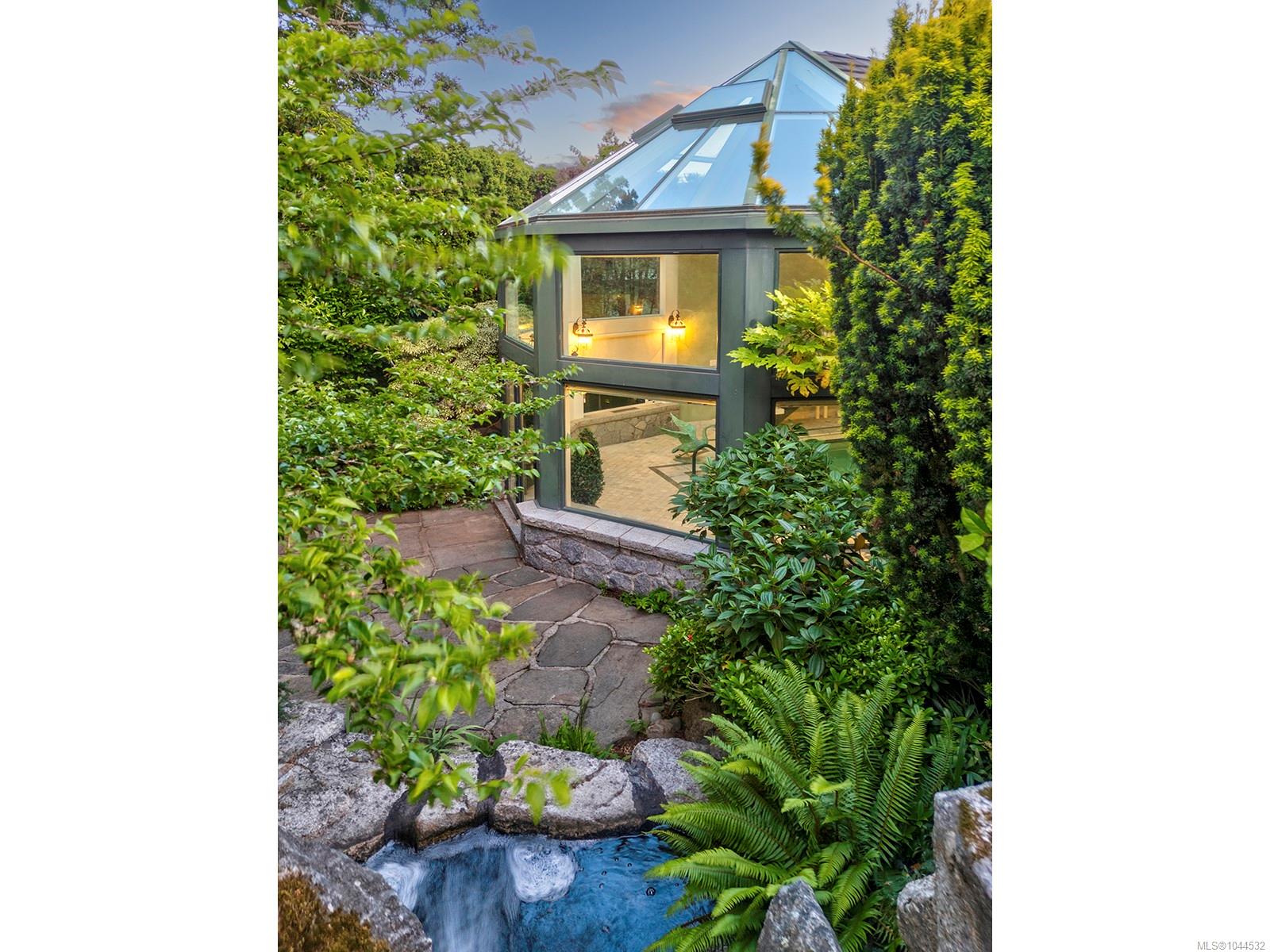 3445 Beach Dr