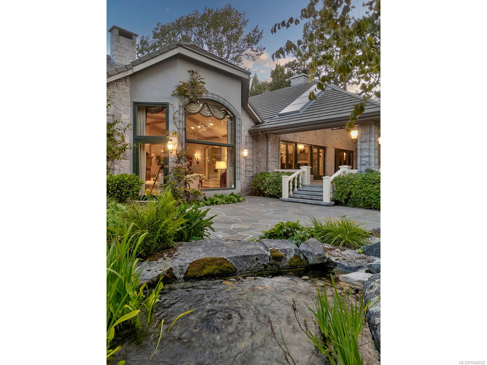 3445 Beach Dr