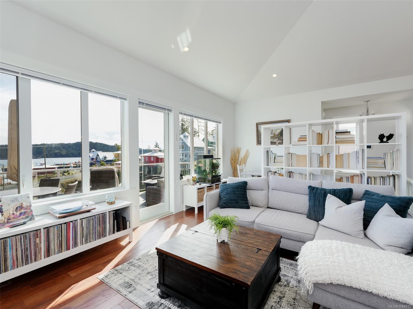 125 Hilltop Cres