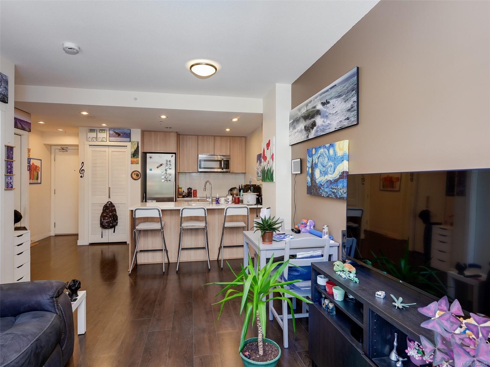 728 Yates St #307