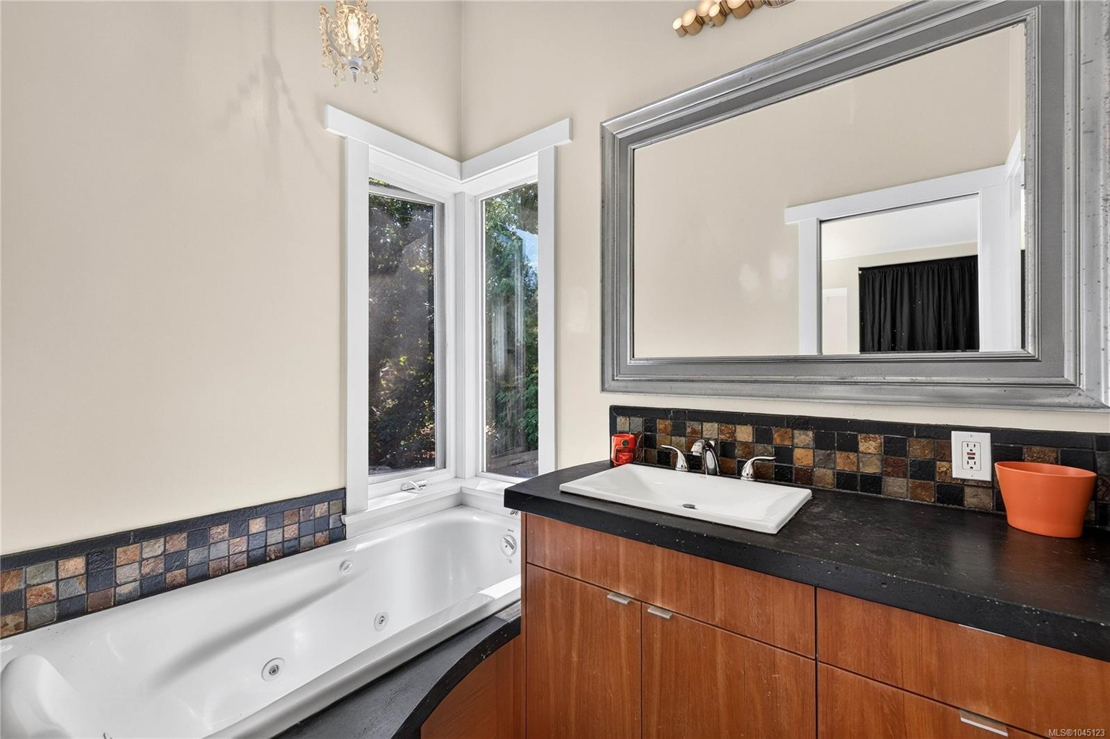 243 Maliview Dr
