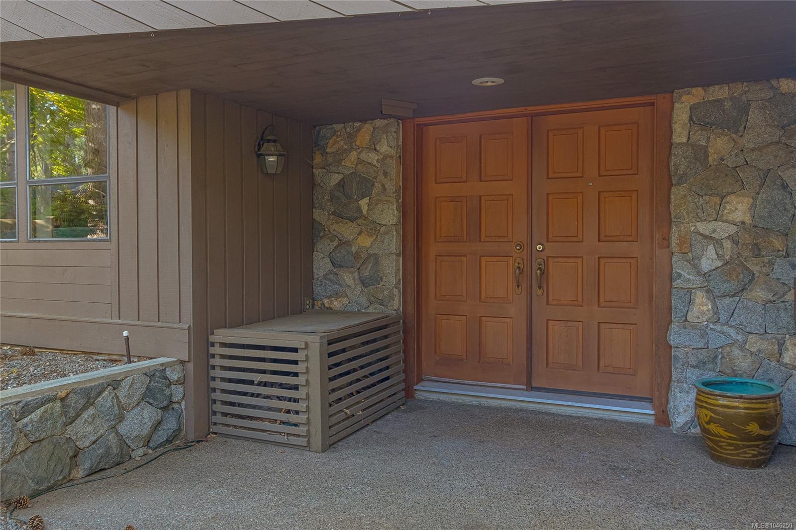 2680 Arbutus Rd
