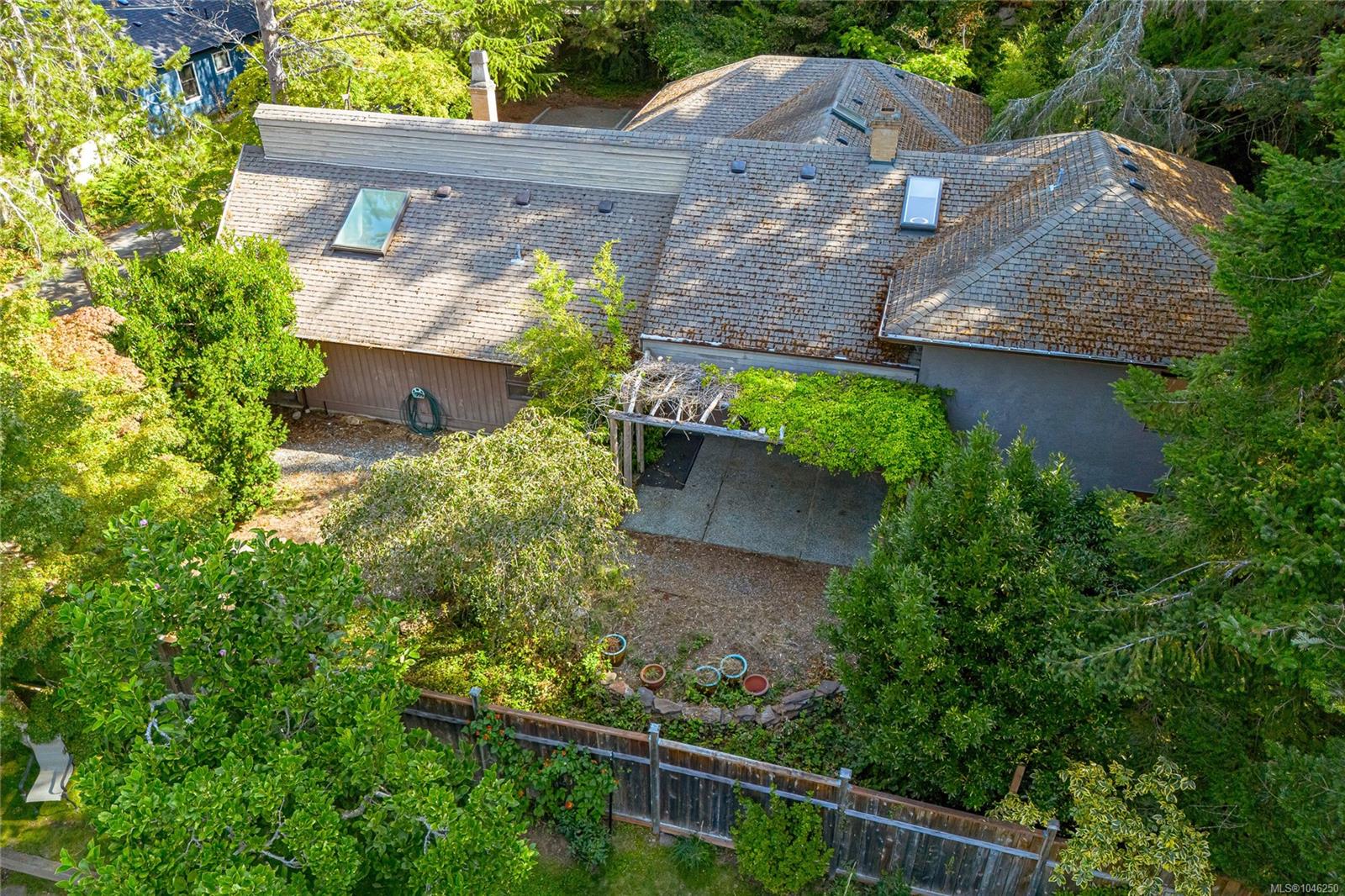 2680 Arbutus Rd