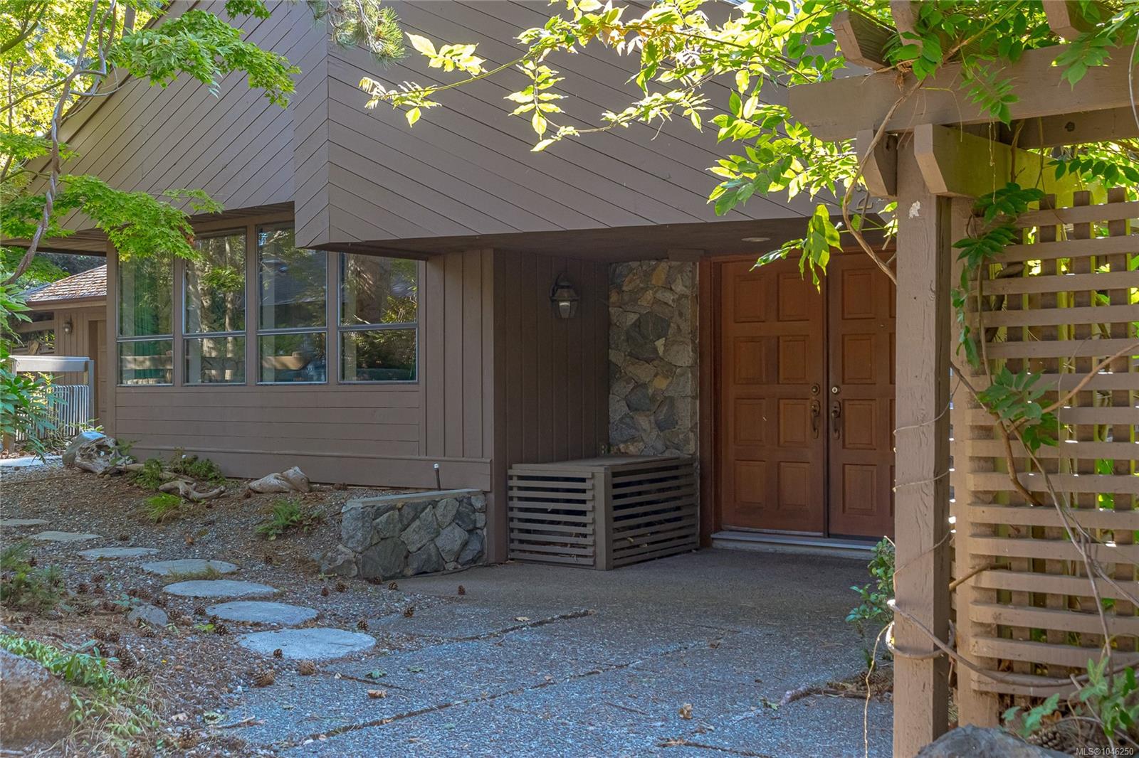 2680 Arbutus Rd