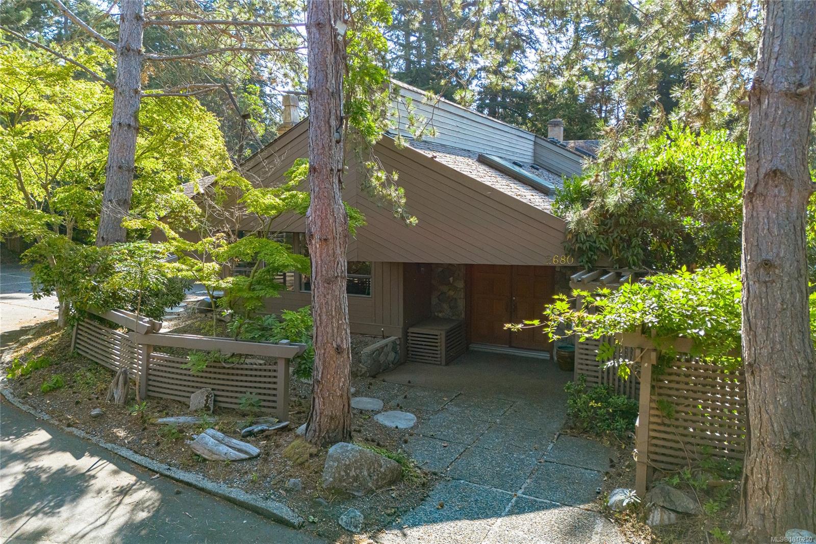 2680 Arbutus Rd