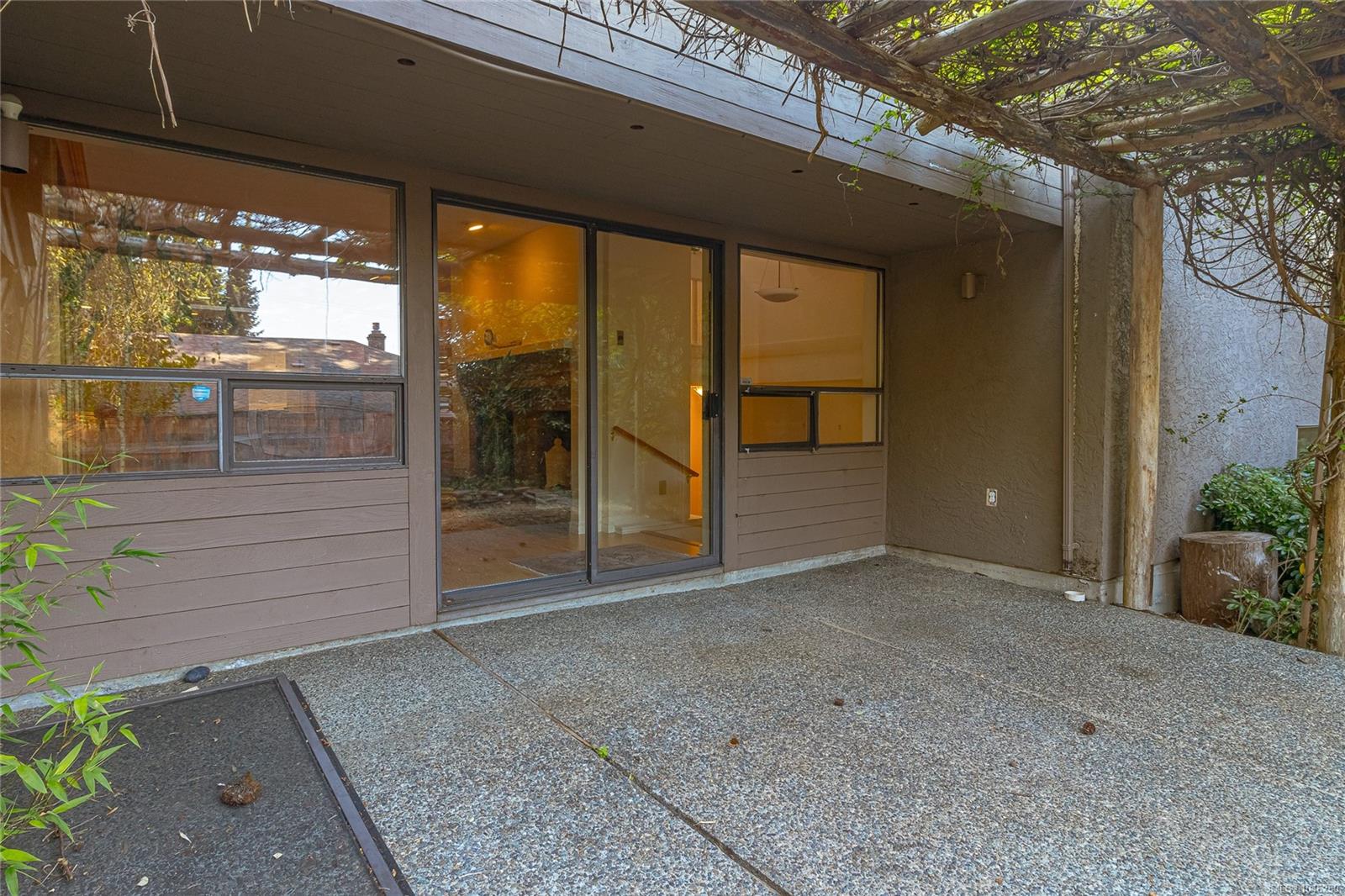 2680 Arbutus Rd