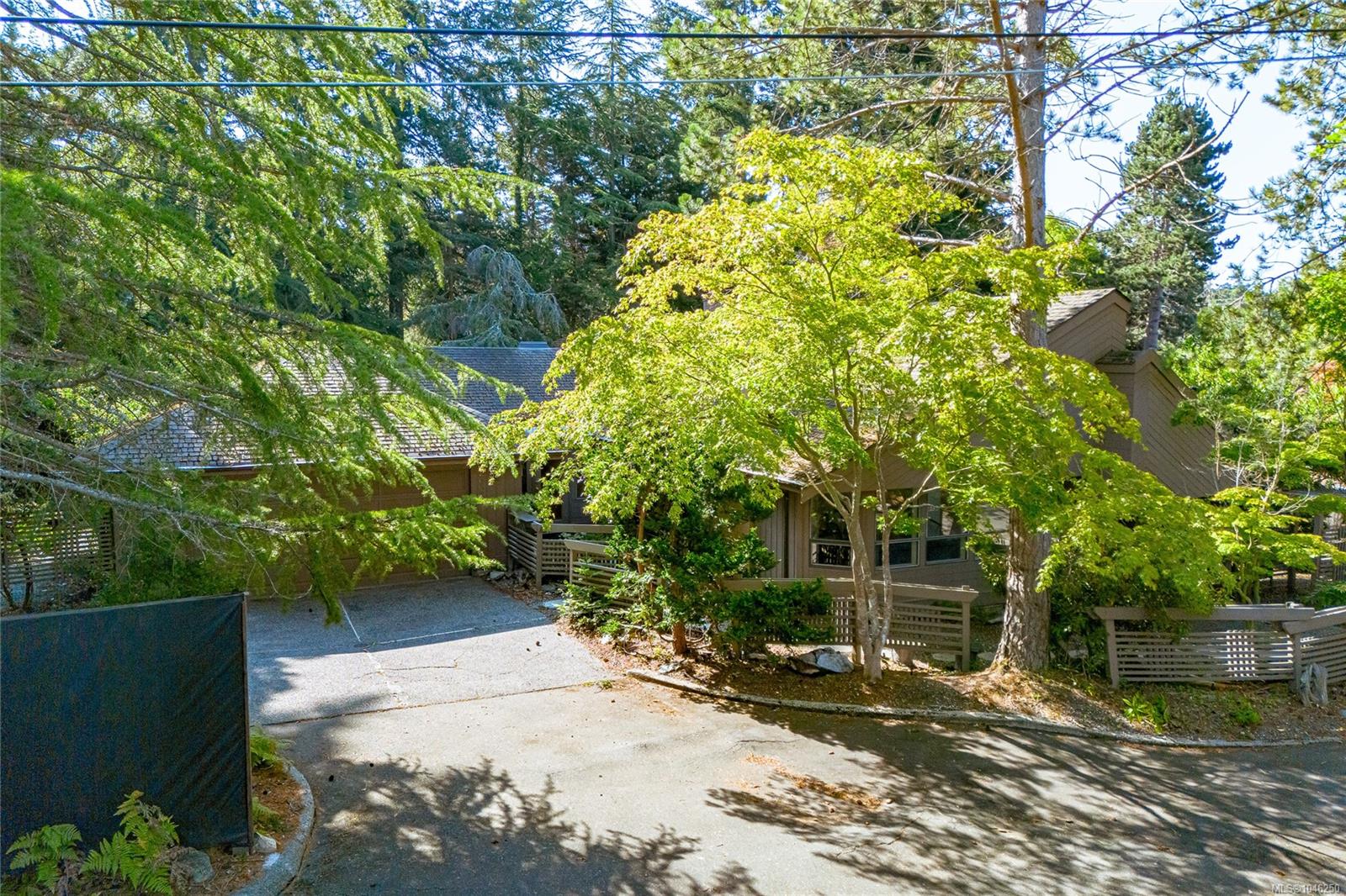 2680 Arbutus Rd