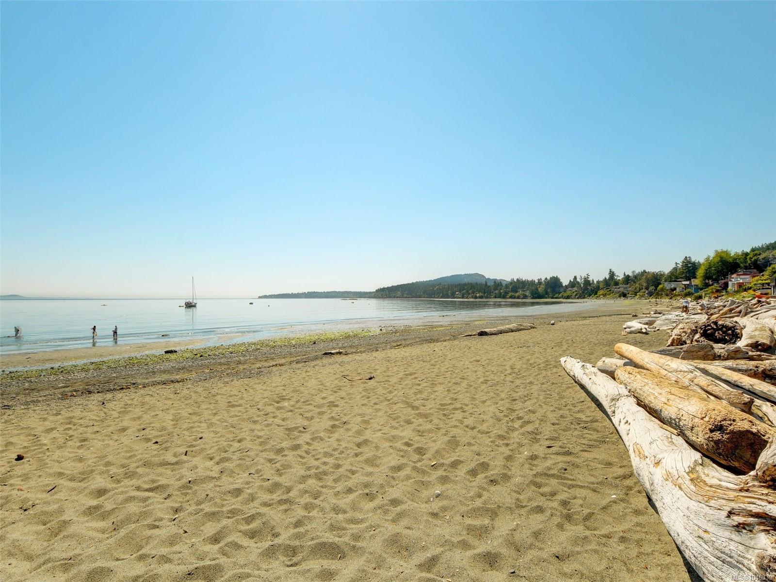 5118 Cordova Bay Rd #M102