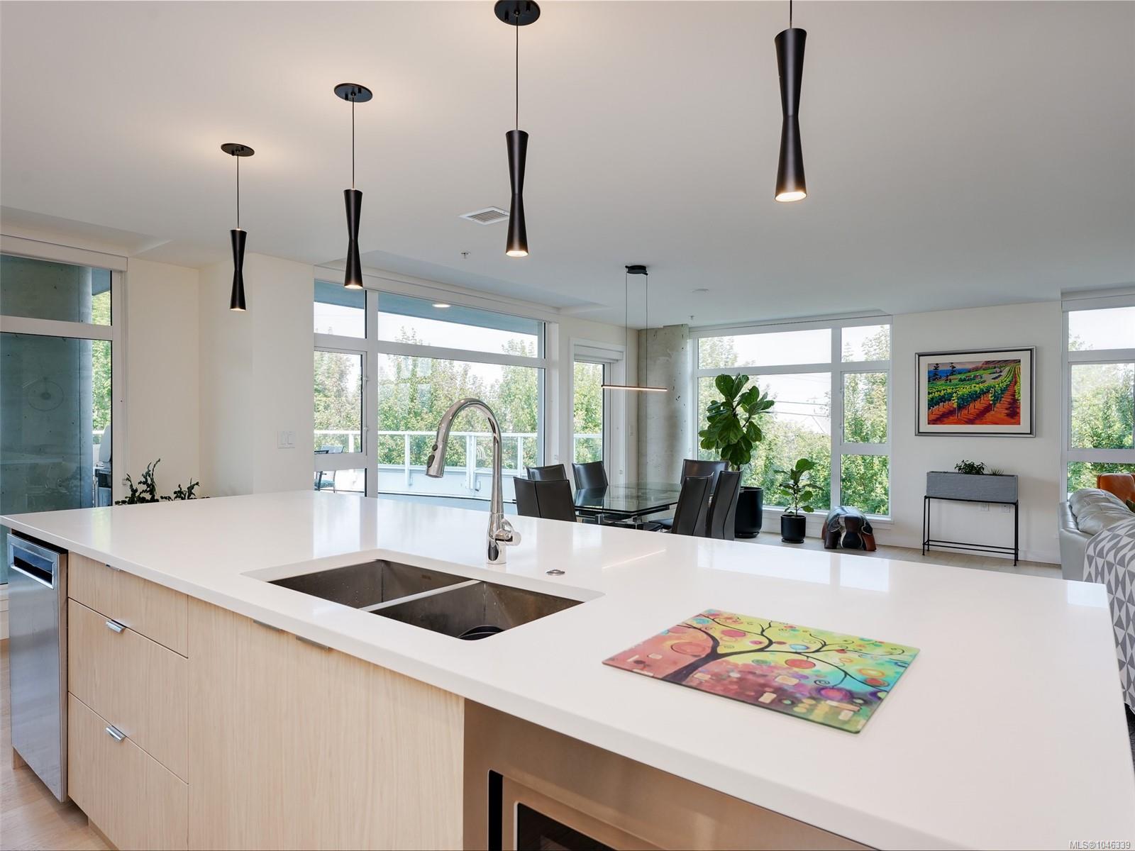 5118 Cordova Bay Rd #M102