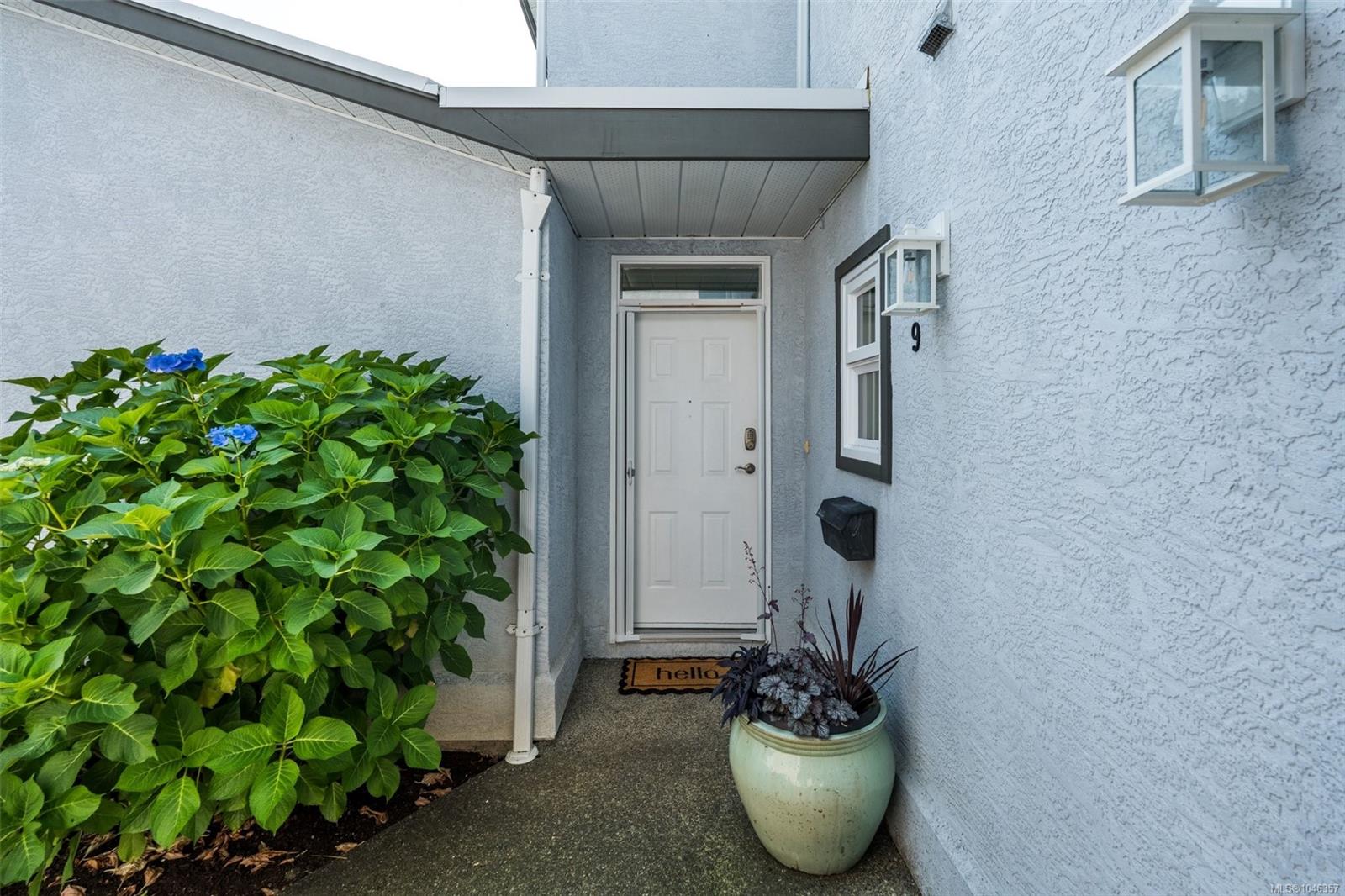 2115 Amelia Ave #9