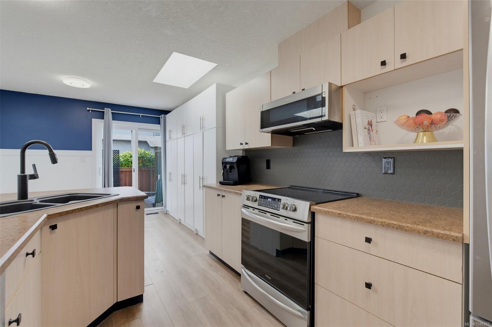 2115 Amelia Ave #9