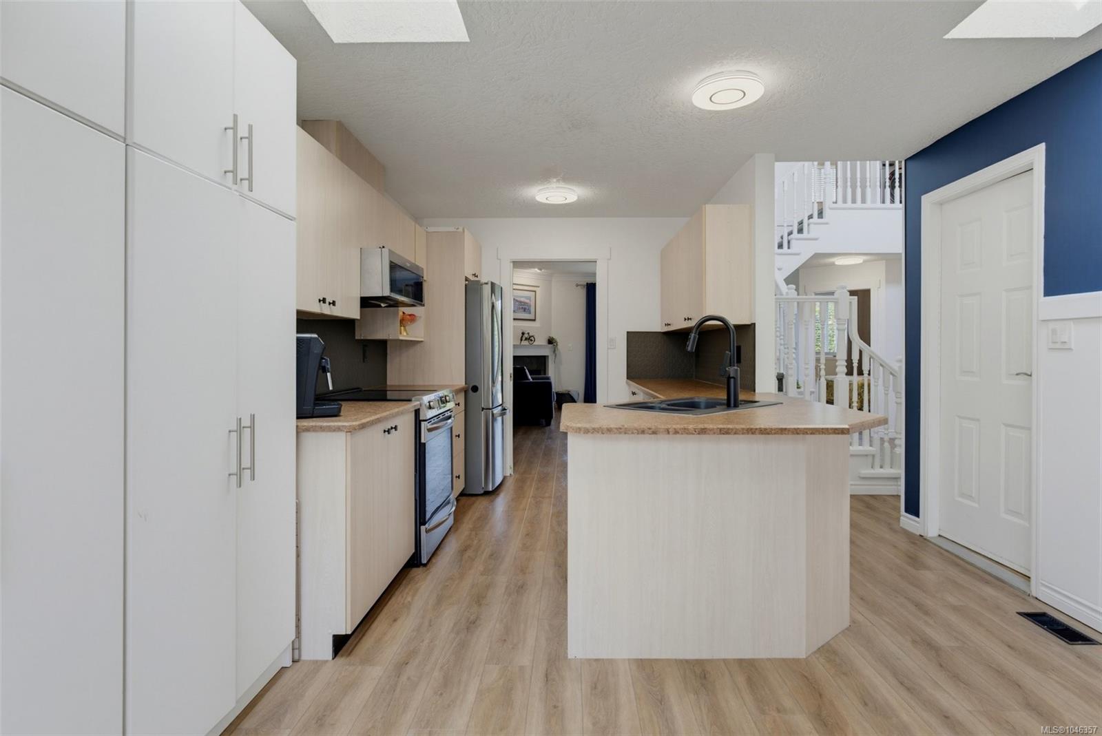 2115 Amelia Ave #9