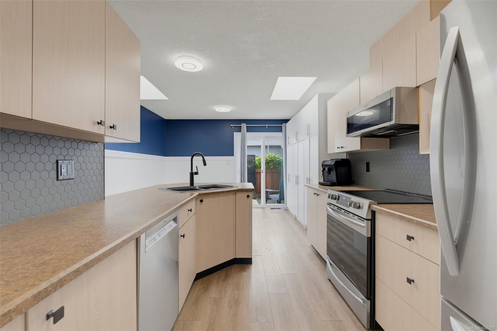 2115 Amelia Ave #9