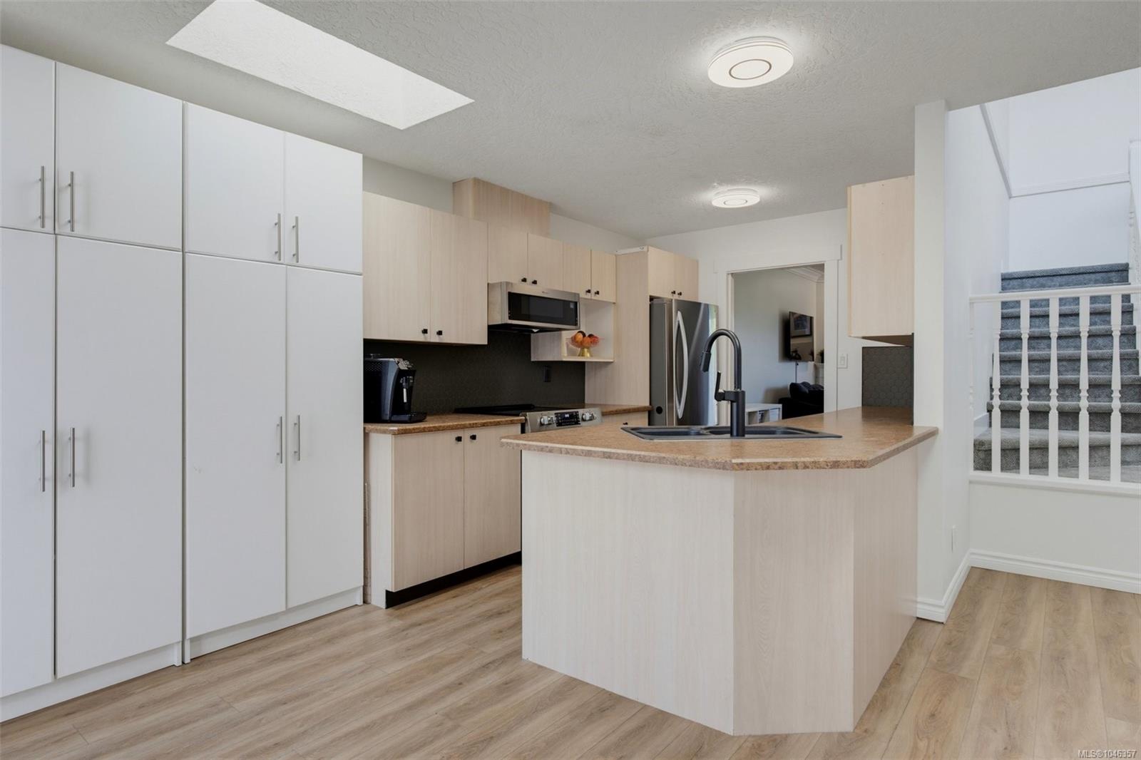 2115 Amelia Ave #9