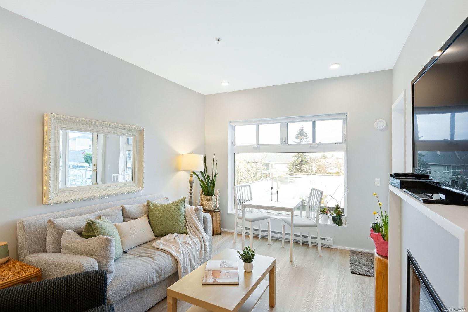 2348 Beacon Ave #303