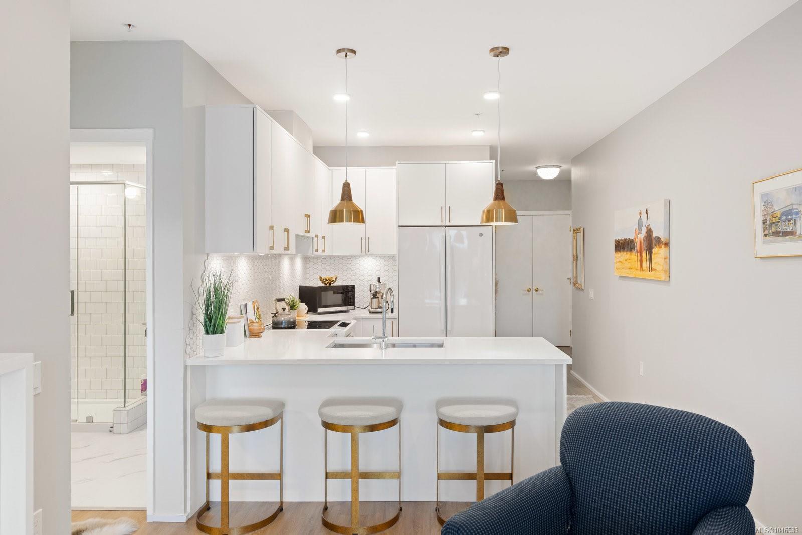 2348 Beacon Ave #303
