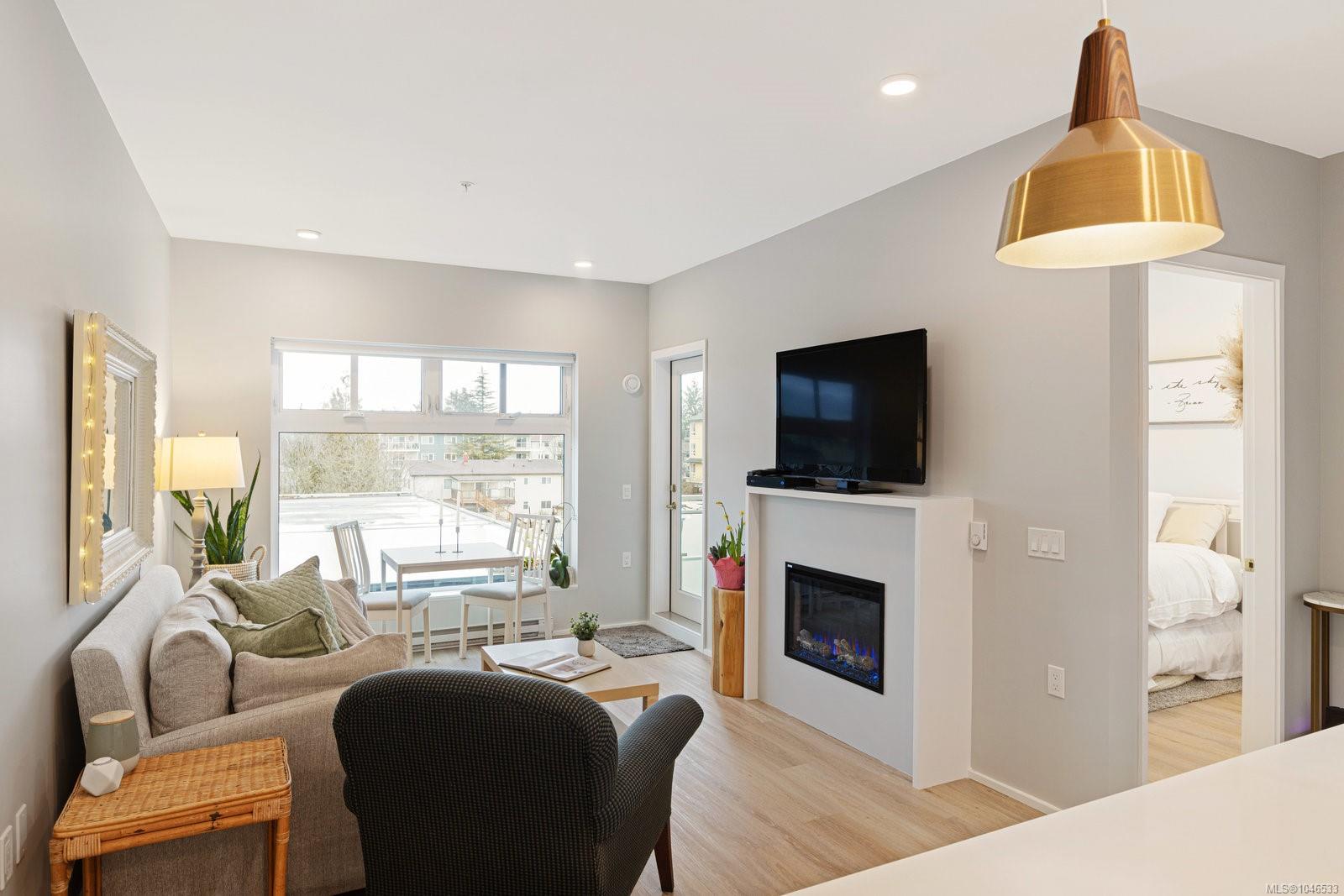 2348 Beacon Ave #303