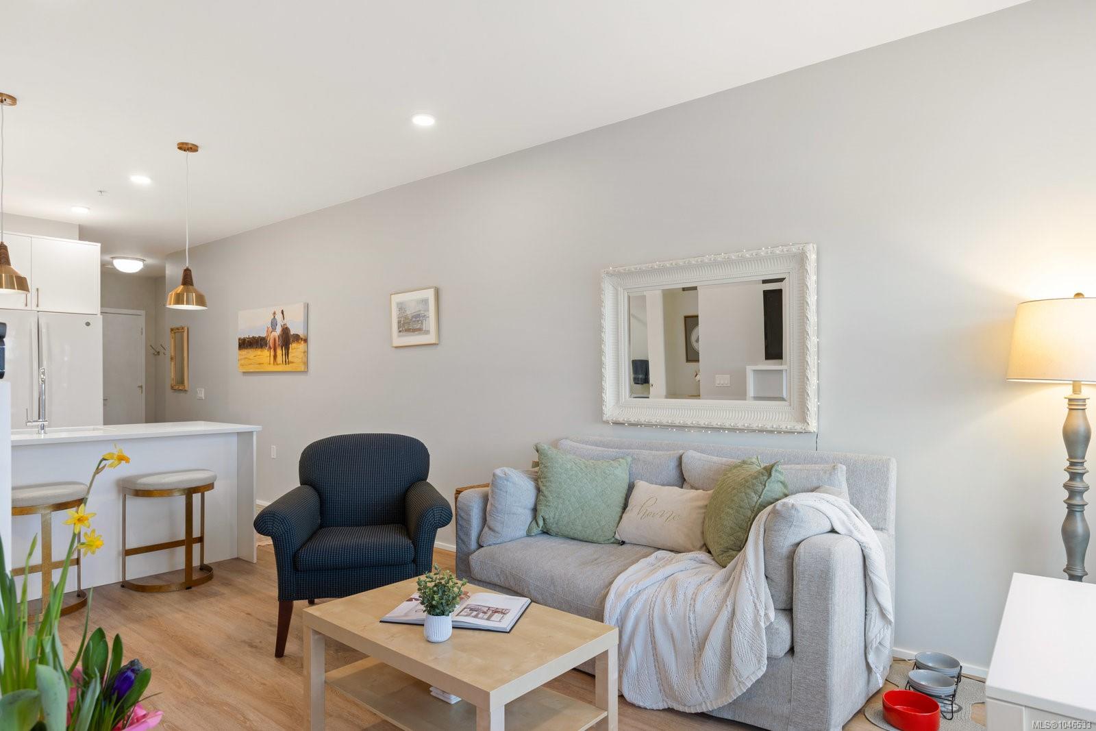 2348 Beacon Ave #303
