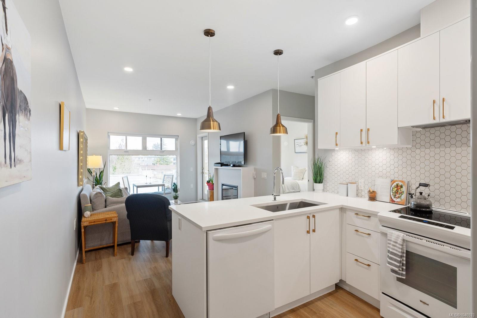 2348 Beacon Ave #303