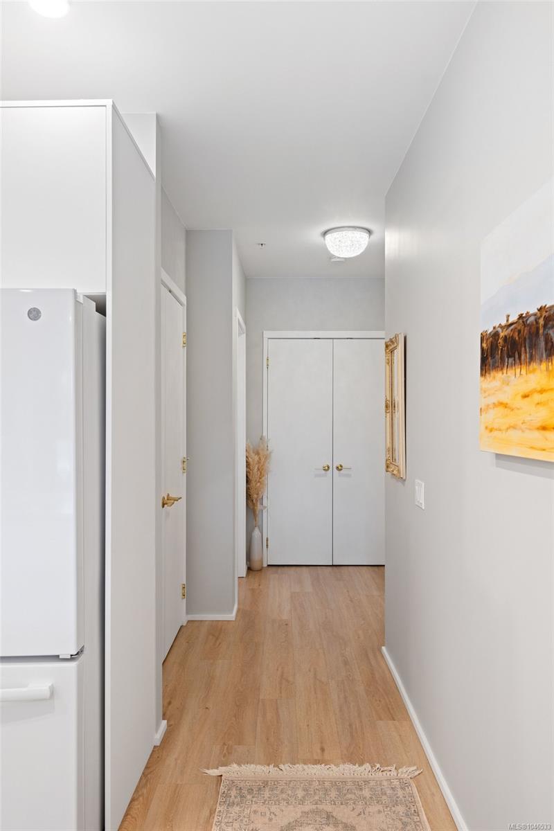 2348 Beacon Ave #303