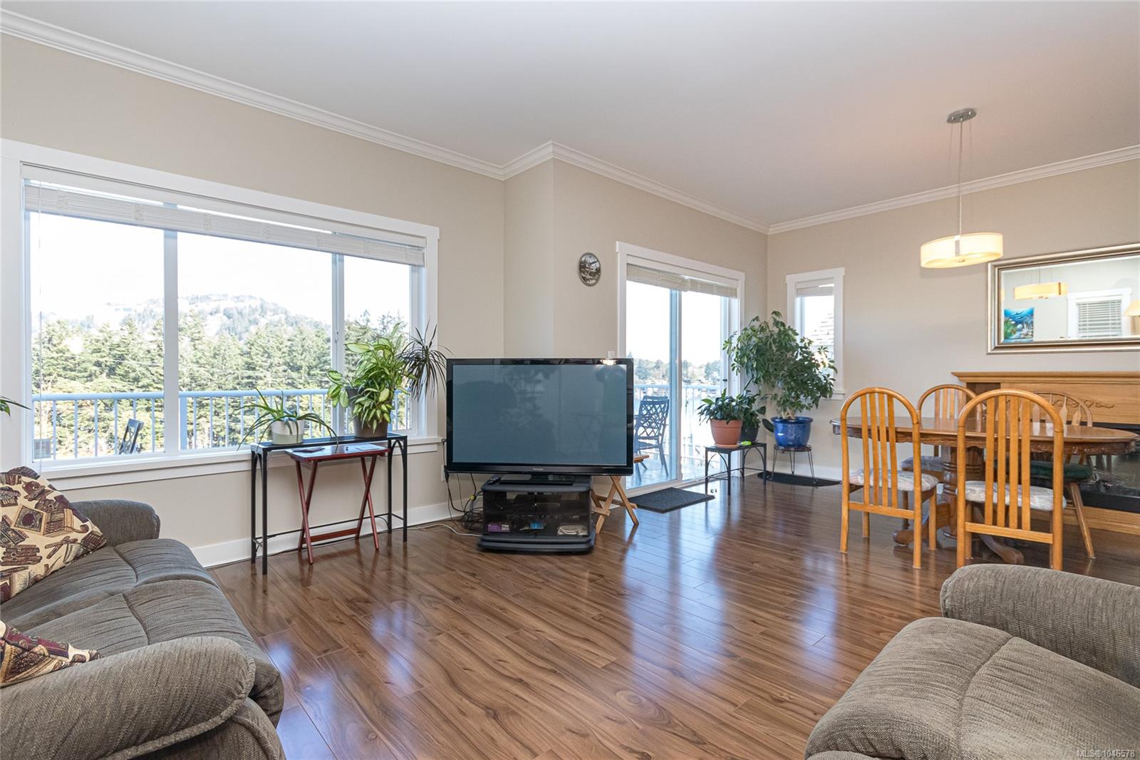 1318 Artesian Crt