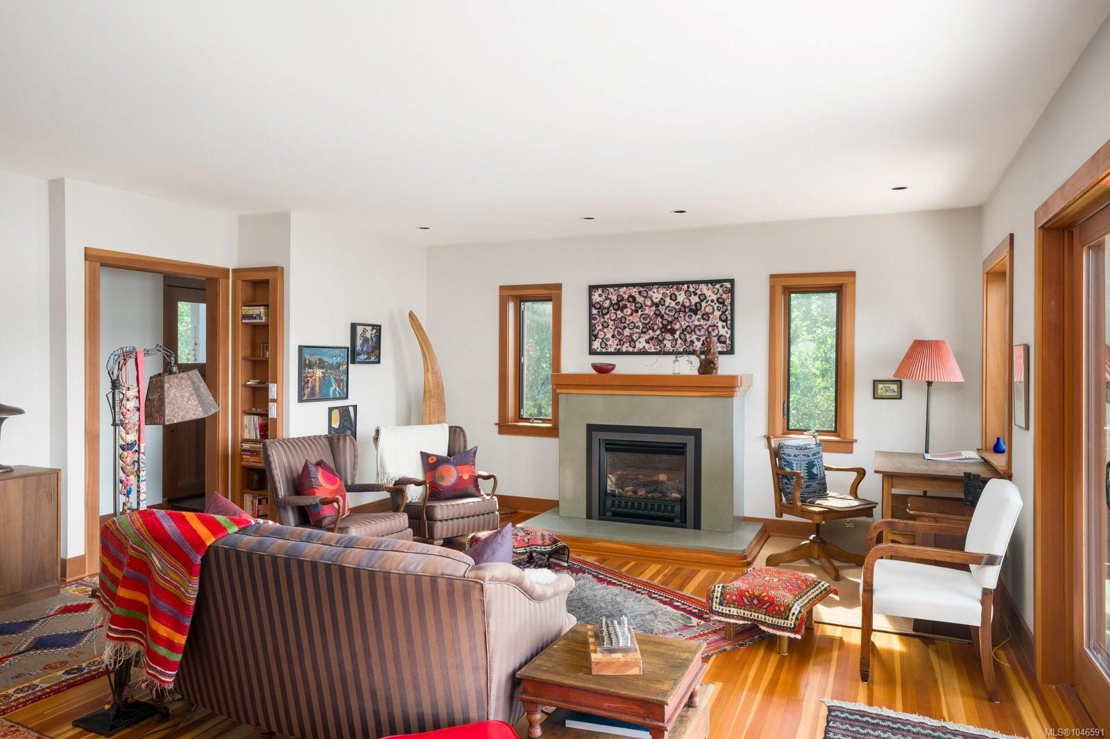 10994 Madrona Dr