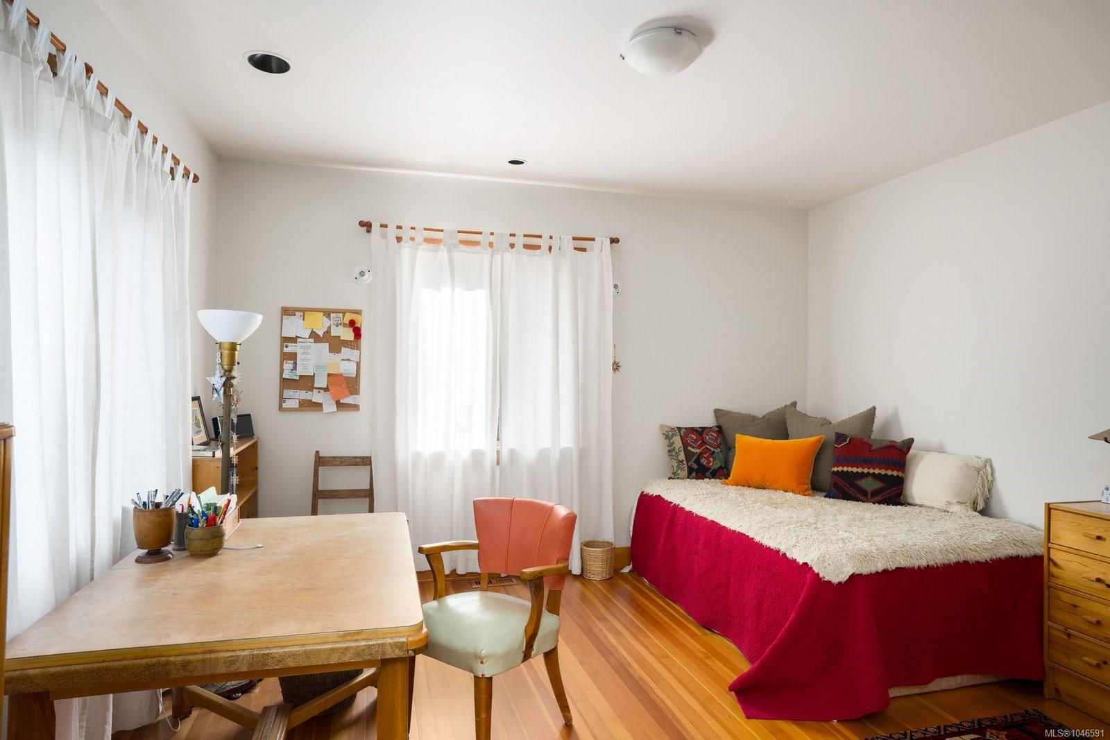 10994 Madrona Dr