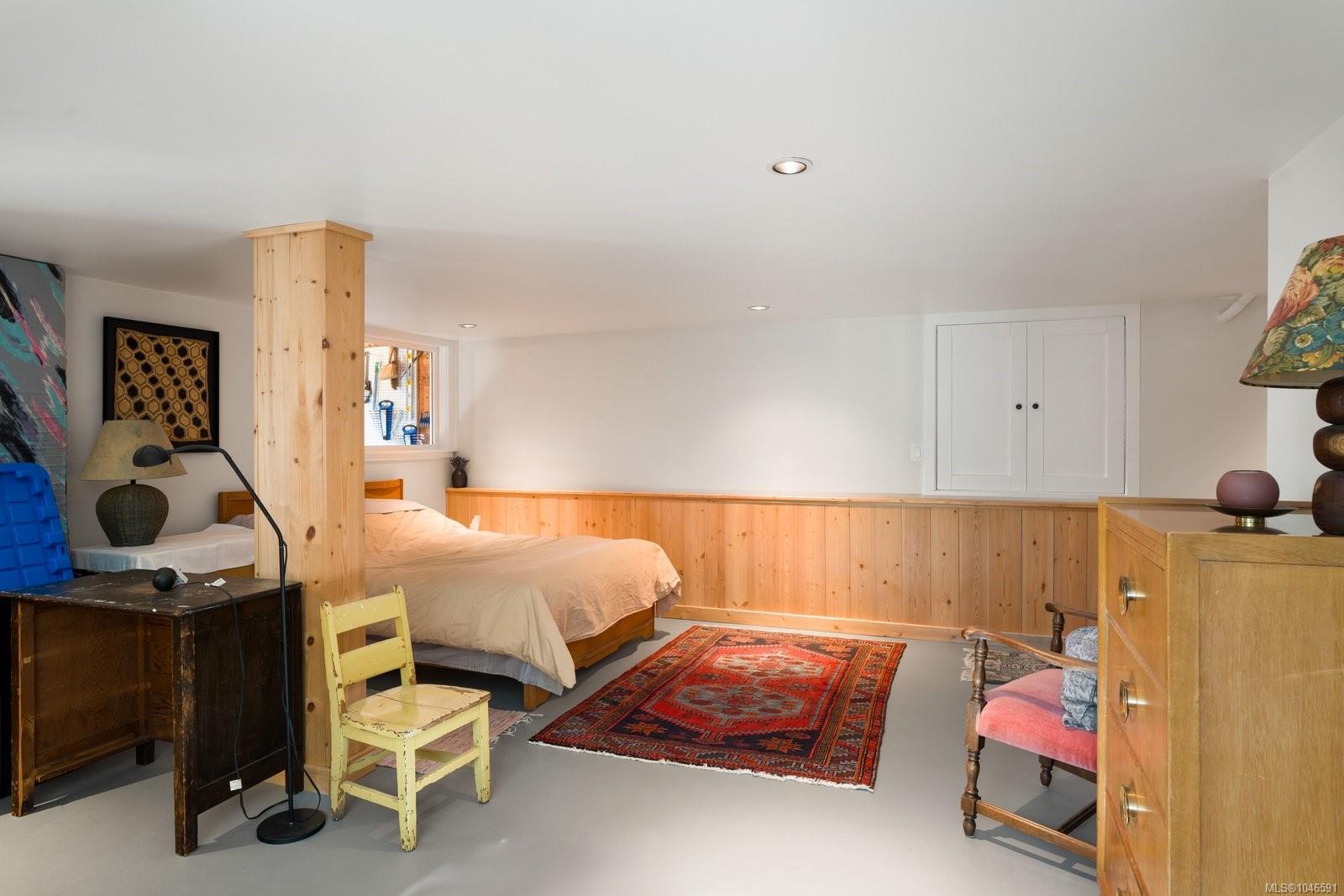 10994 Madrona Dr
