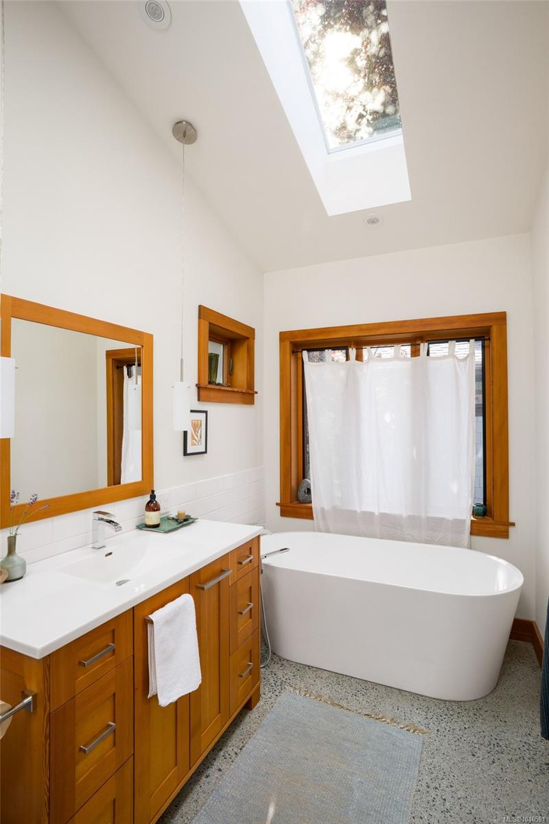 10994 Madrona Dr